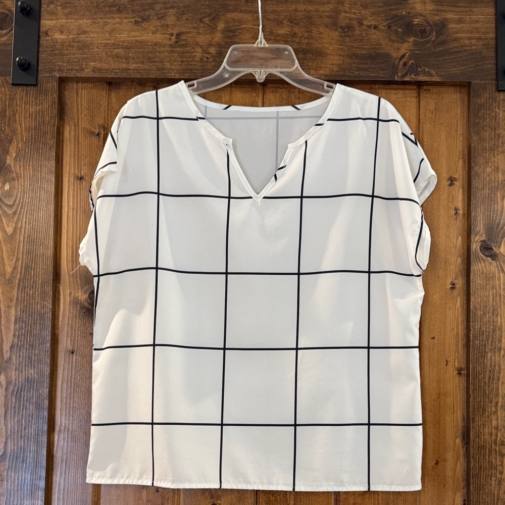SHEIN White Short Sleeve Windowpane V-Neck Blouse